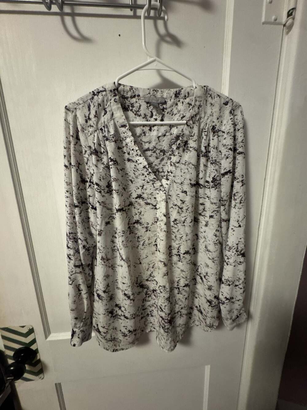 Saint Tropez West White and Black Abstract Print V-Neck Long Sleeve Blouse Tunic